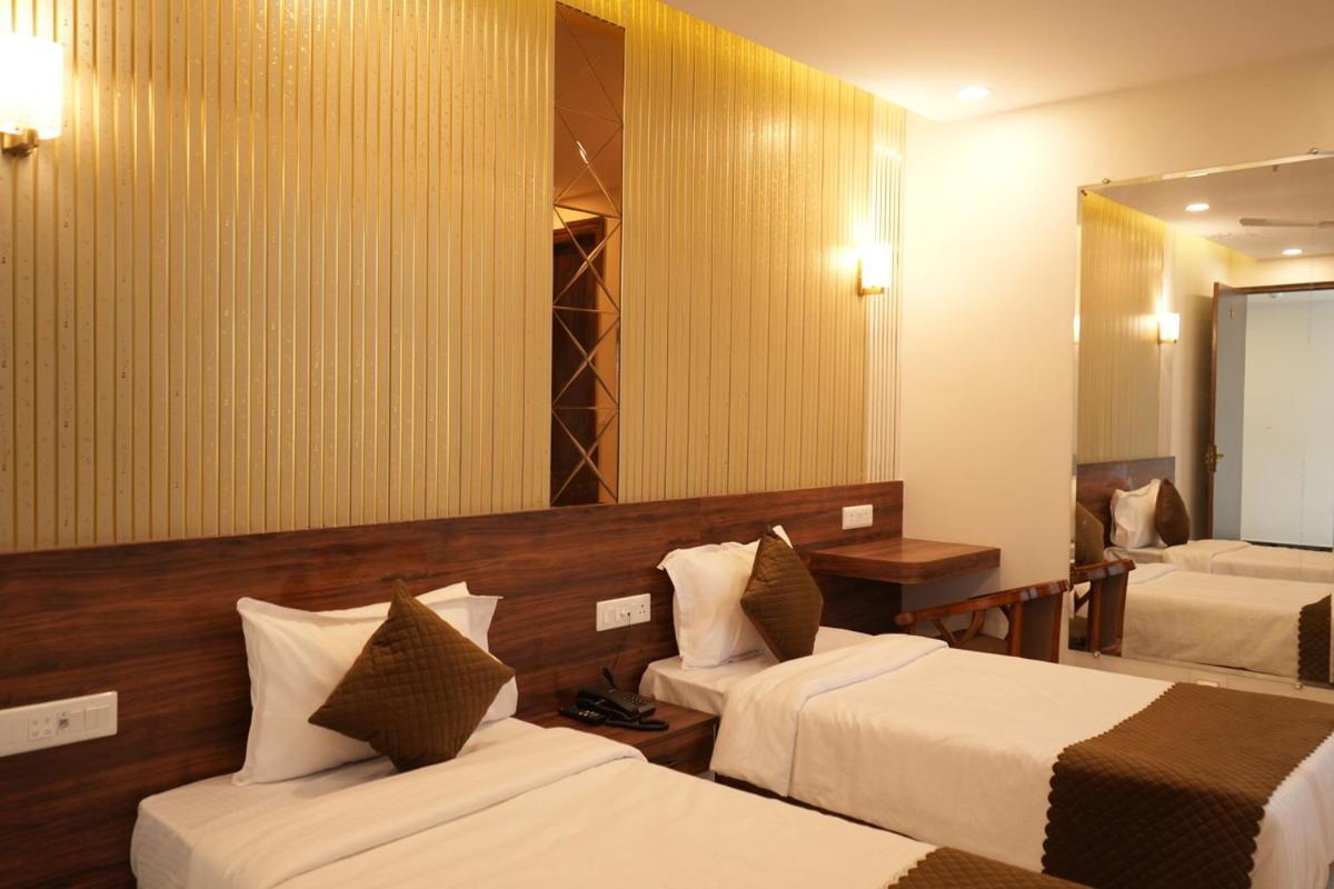Hotel Golden Palace Lakhnaú Exteriér fotografie