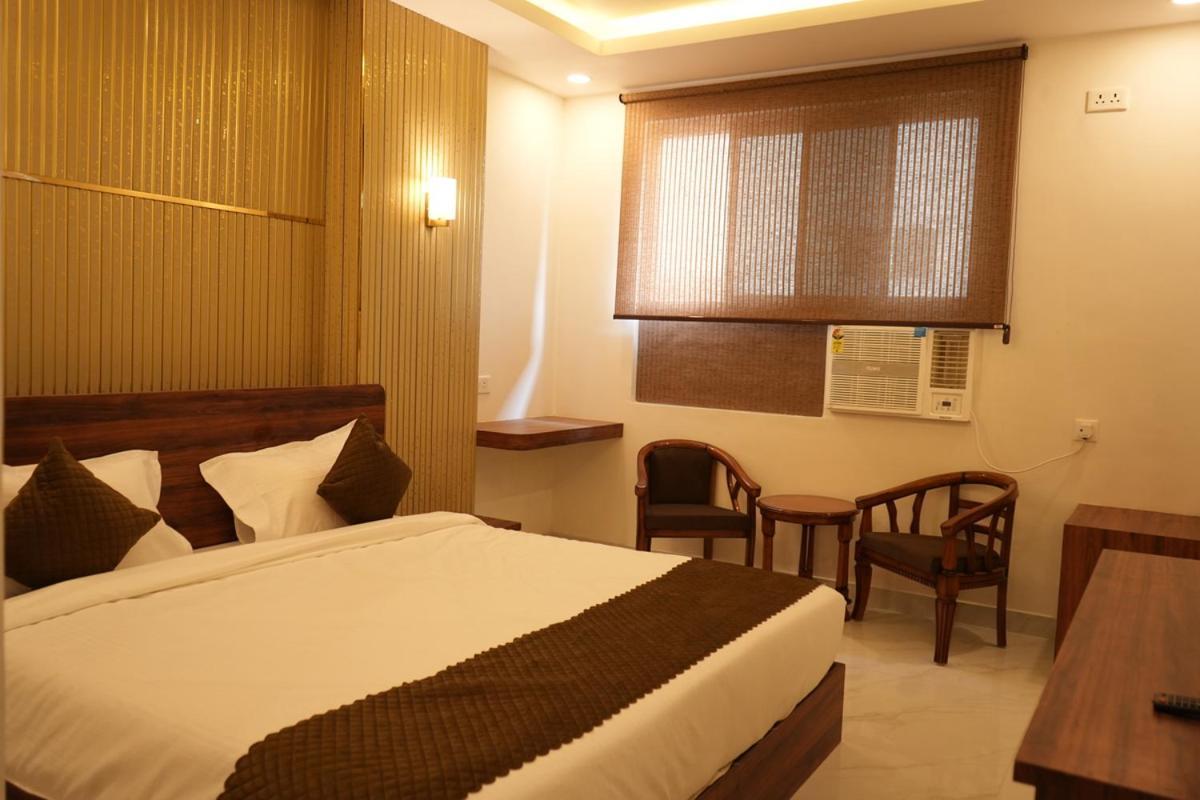 Hotel Golden Palace Lakhnaú Exteriér fotografie