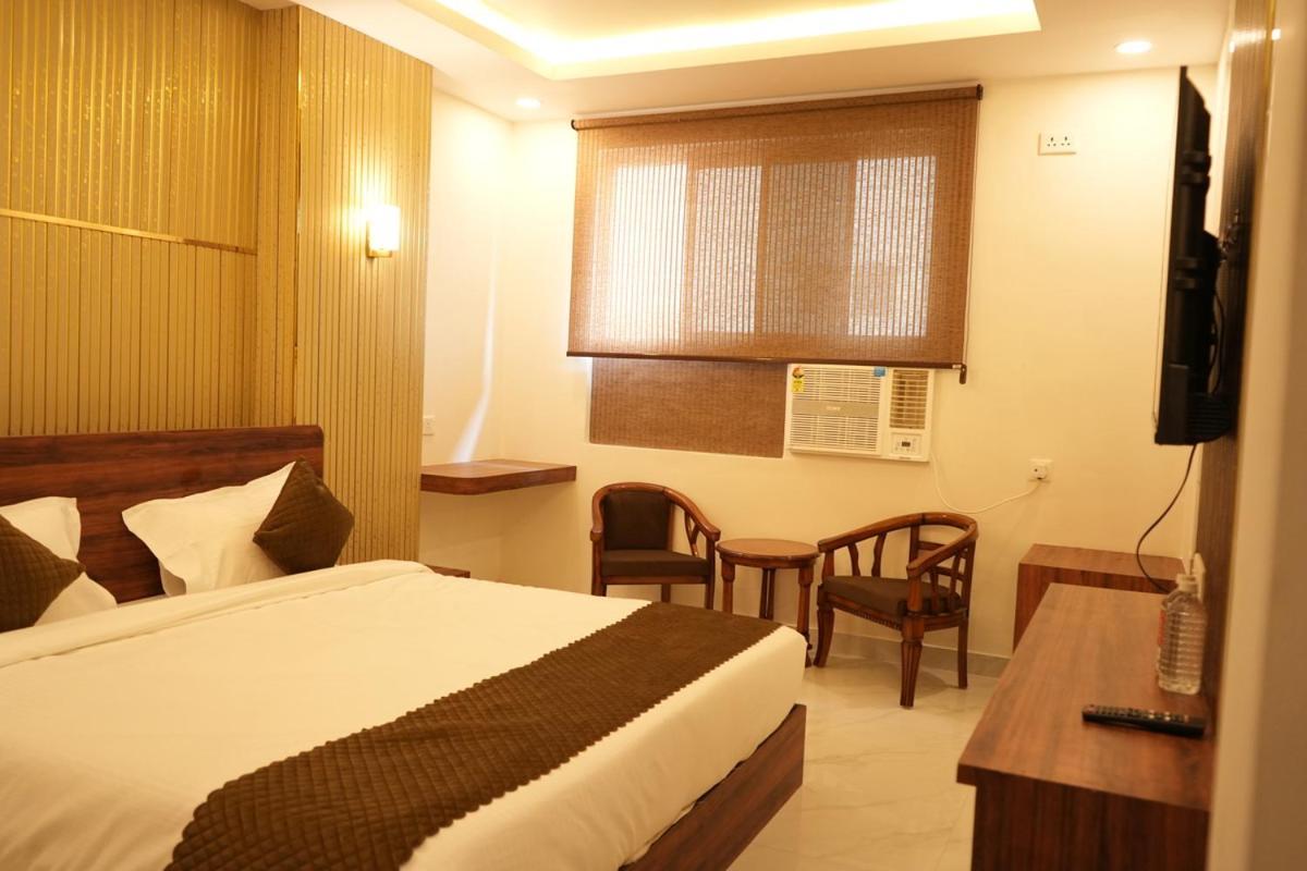 Hotel Golden Palace Lakhnaú Exteriér fotografie