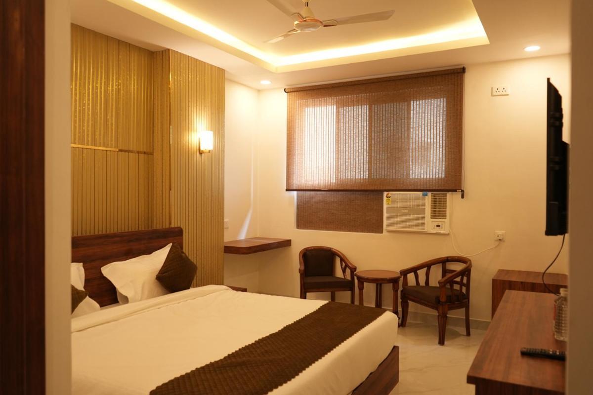Hotel Golden Palace Lakhnaú Exteriér fotografie