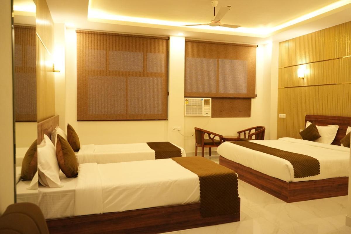 Hotel Golden Palace Lakhnaú Exteriér fotografie