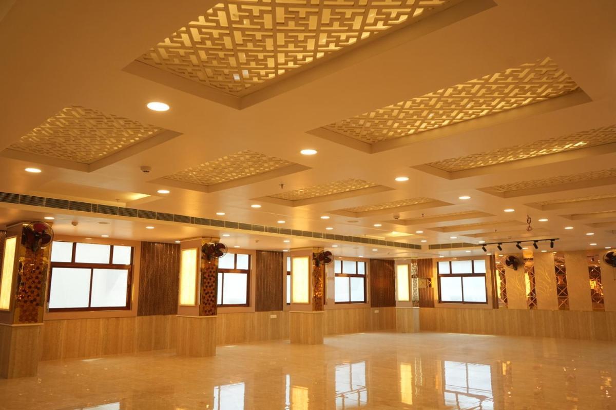 Hotel Golden Palace Lakhnaú Exteriér fotografie
